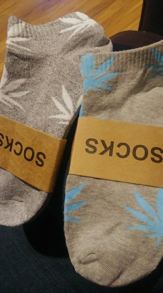 2 pairs of HUFF ankle socks 😊